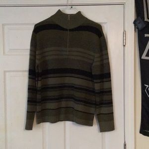 banana republic men’s green and black sweater